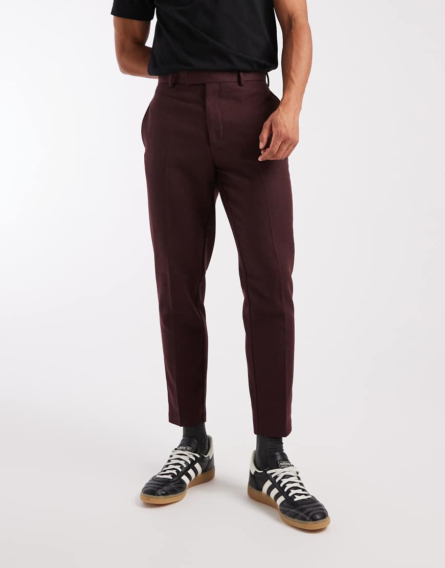 ASOS DESIGN - Elegante Wollmix-Hose in Burgunderrot mit schmal zulaufendem Bein von ASOS DESIGN
