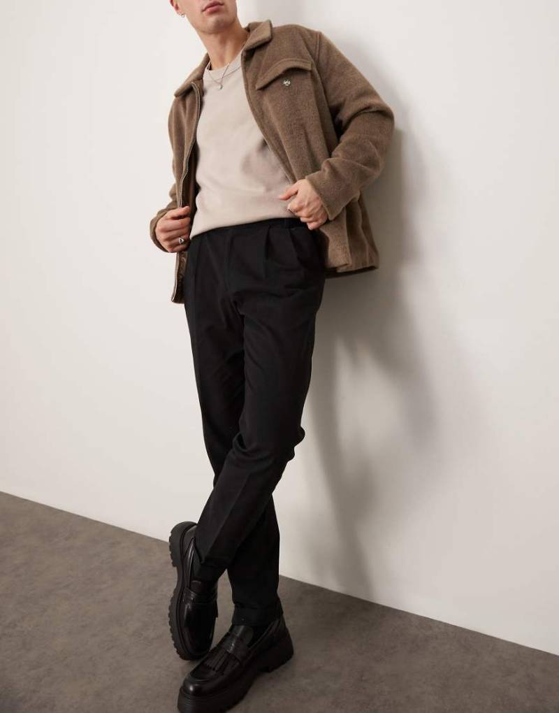 ASOS DESIGN - Elegante schmale Chinohose aus Baumwolle in Schwarz mit doppelten Bundfalten-Grau von ASOS DESIGN