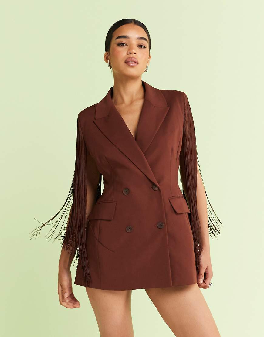 ASOS DESIGN - Eleganter, ärmelloser Blazer in Schokobraun mit geformter Hüftpartie und Fransendetail ASOS DESIGN - Eleganter, ärmelloser Blazer in Schokobraun mit geformter Hüftpartie und Fransendetail von ASOS DESIGN
