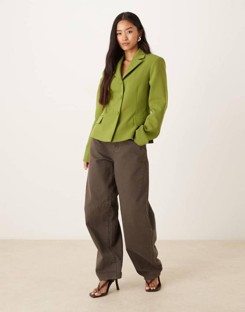 ASOS DESIGN - Eleganter, figurbetonter Blazer in Grün von ASOS DESIGN