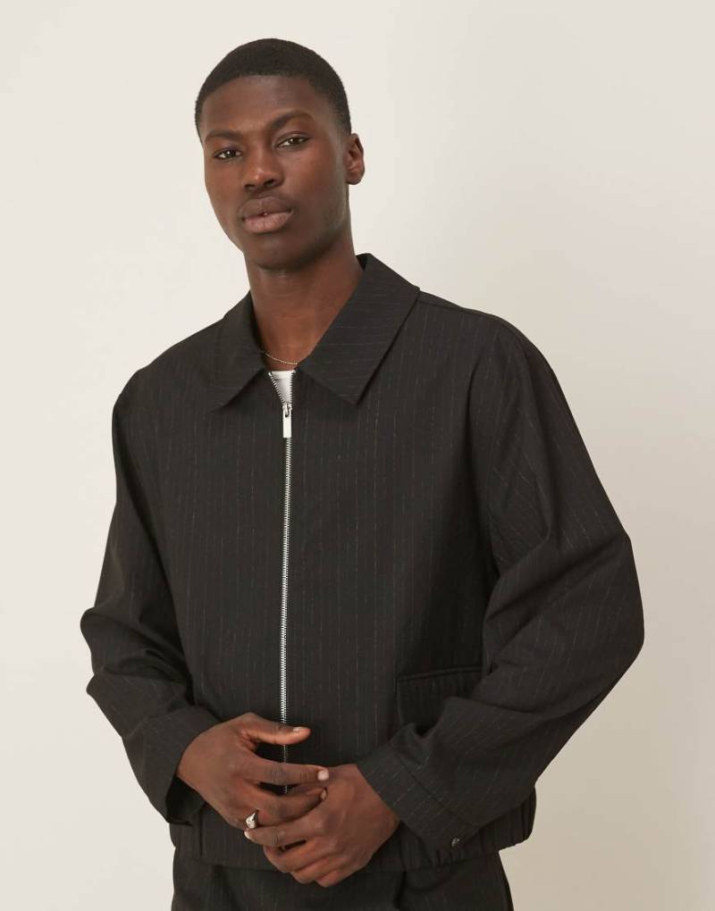 ASOS DESIGN - Eleganter Blouson in Schwarz mit Nadelstreifen, Kombiteil-Grau von ASOS DESIGN
