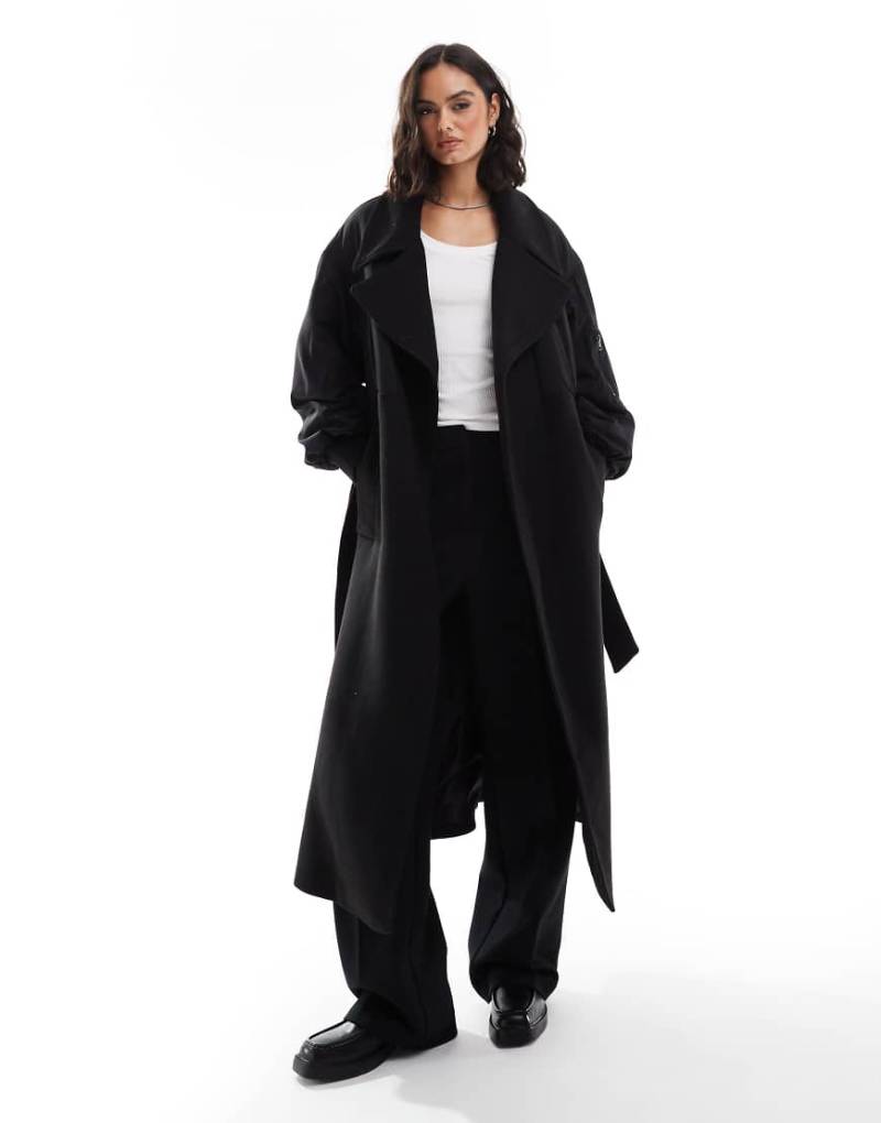 ASOS DESIGN - Eleganter Bombermantel in Schwarz mit geteiltem Design von ASOS DESIGN