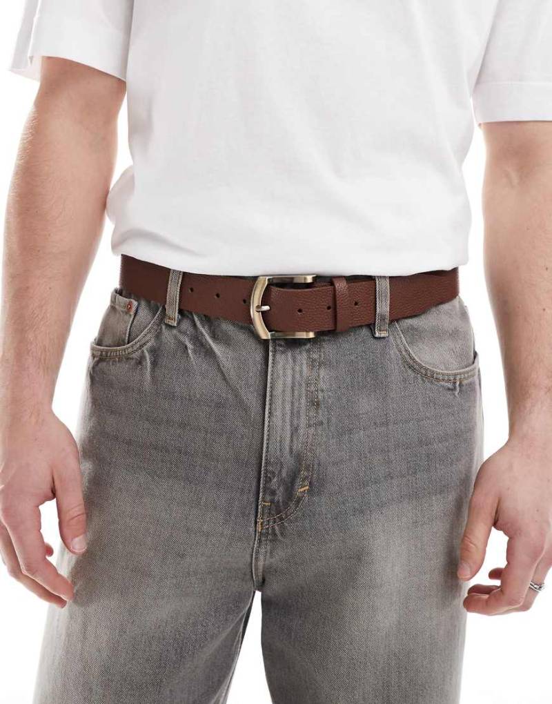 ASOS DESIGN - Eleganter Gürtel in Braun mit kieseliger Struktur von ASOS DESIGN