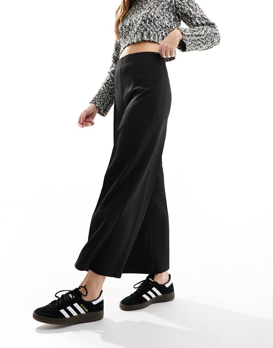ASOS DESIGN - Eleganter Hosenrock in Schwarz von ASOS DESIGN