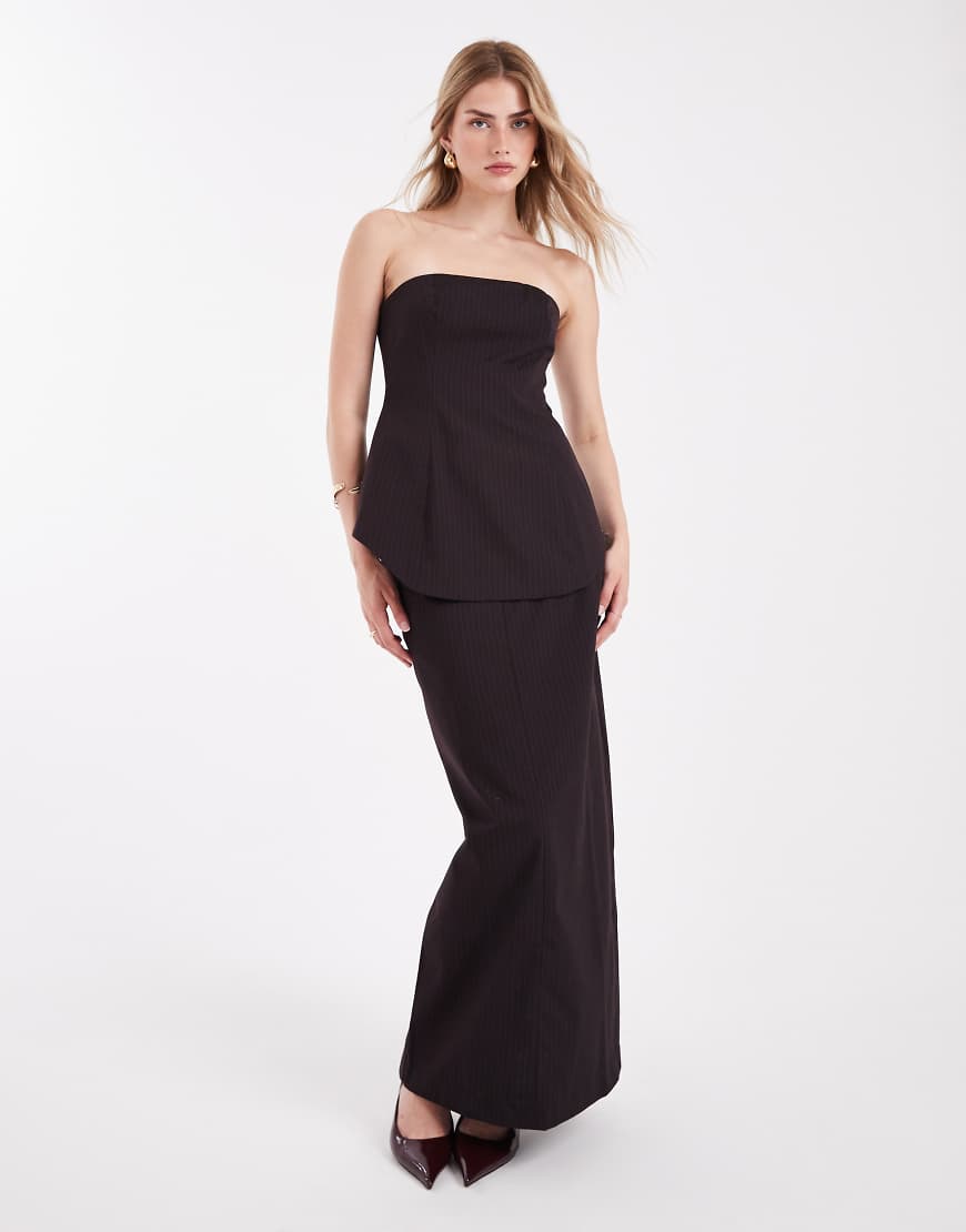 ASOS DESIGN - Eleganter Maxirock in Burgunderrot mit Nadelstreifen, Kombiteil-Bunt ASOS DESIGN - Eleganter Maxirock in Burgunderrot mit Nadelstreifen, Kombiteil-Bunt von ASOS DESIGN