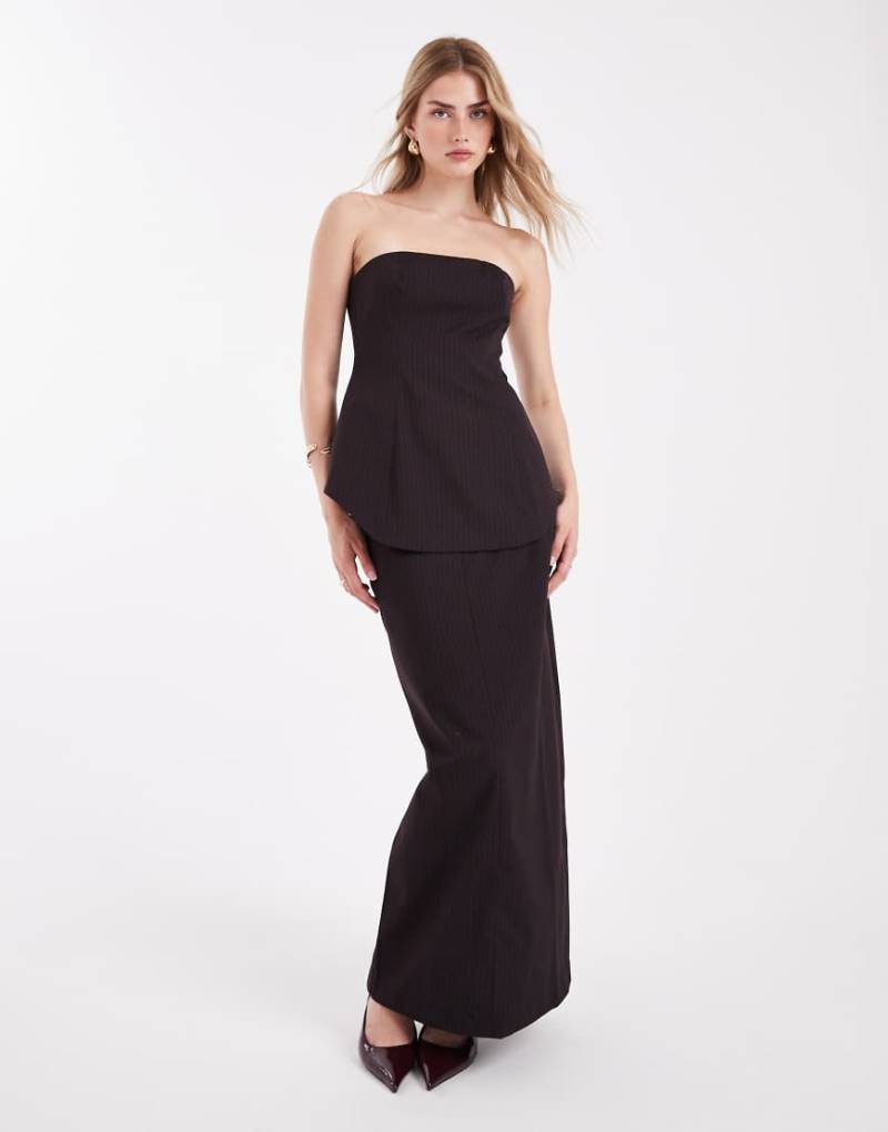 ASOS DESIGN - Eleganter Maxirock in Burgunderrot mit Nadelstreifen, Kombiteil-Bunt von ASOS DESIGN