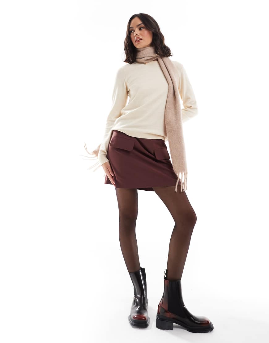 ASOS DESIGN - Eleganter Minirock in Burgunderrot mit Taschendetail von ASOS DESIGN