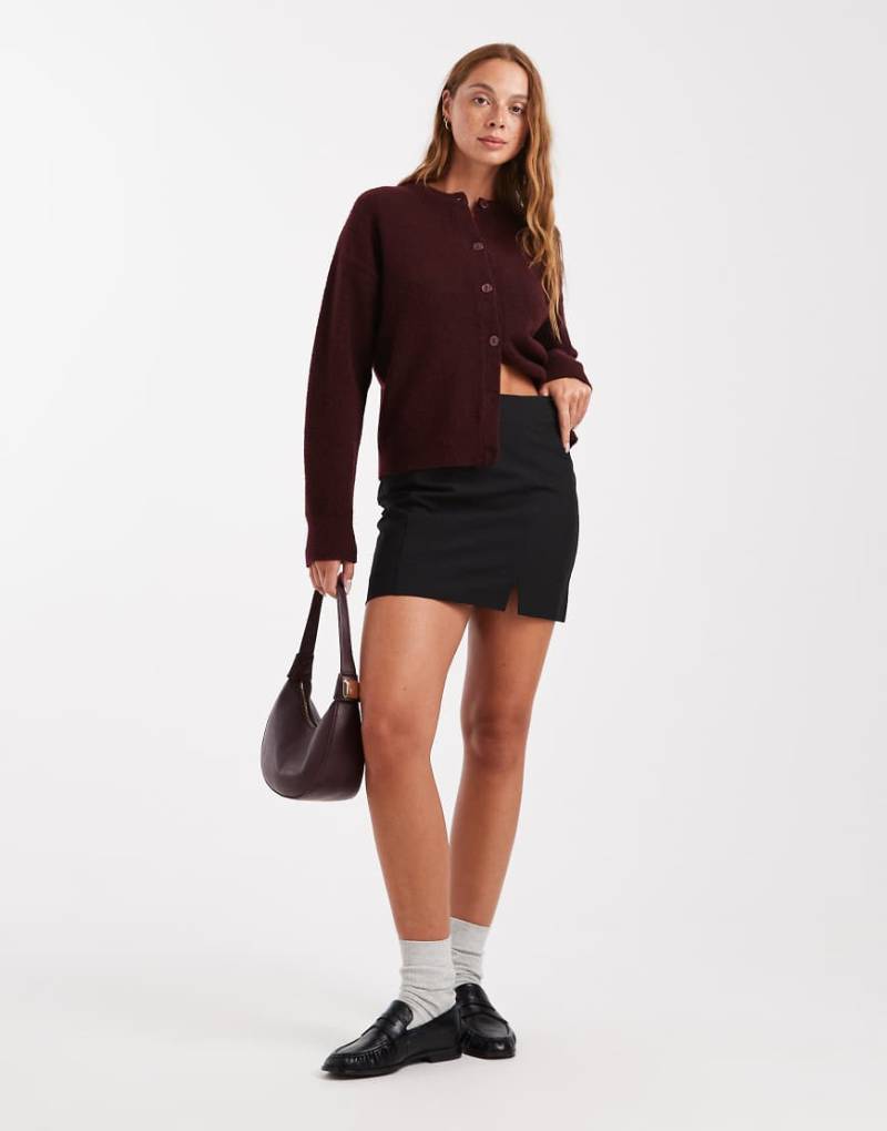 ASOS DESIGN - Eleganter Minirock in Schwarz mit Schlitz von ASOS DESIGN