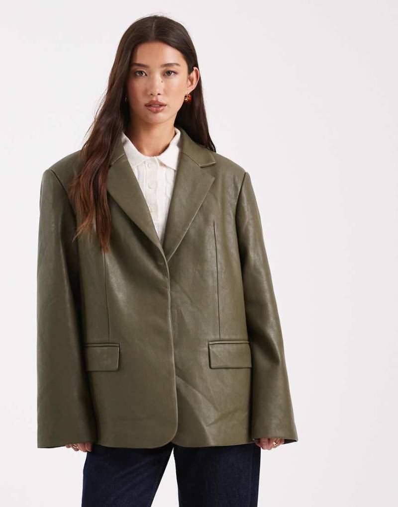 ASOS DESIGN - Eleganter Oversize-Blazer aus Kunstleder in Dunkelgrün von ASOS DESIGN