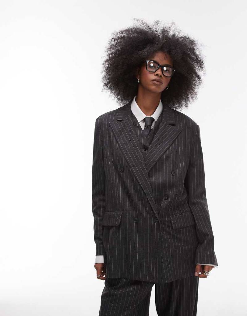 ASOS DESIGN - Eleganter Oversize-Blazer in Anthrazit mit Nadelstreifen und maskulinem Schnitt-Bunt von ASOS DESIGN