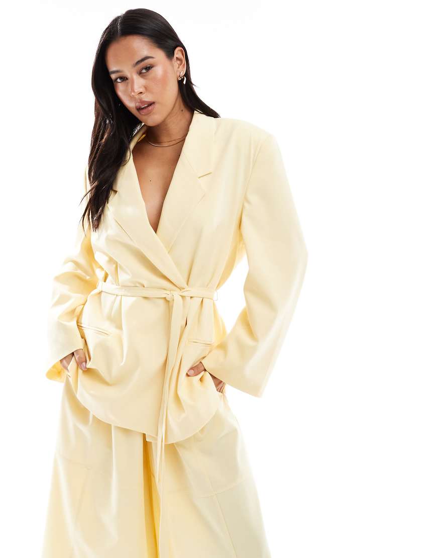 ASOS DESIGN - Eleganter Oversize-Blazer in Buttermilchgelb mit Bindegürtel, Kombiteil von ASOS DESIGN