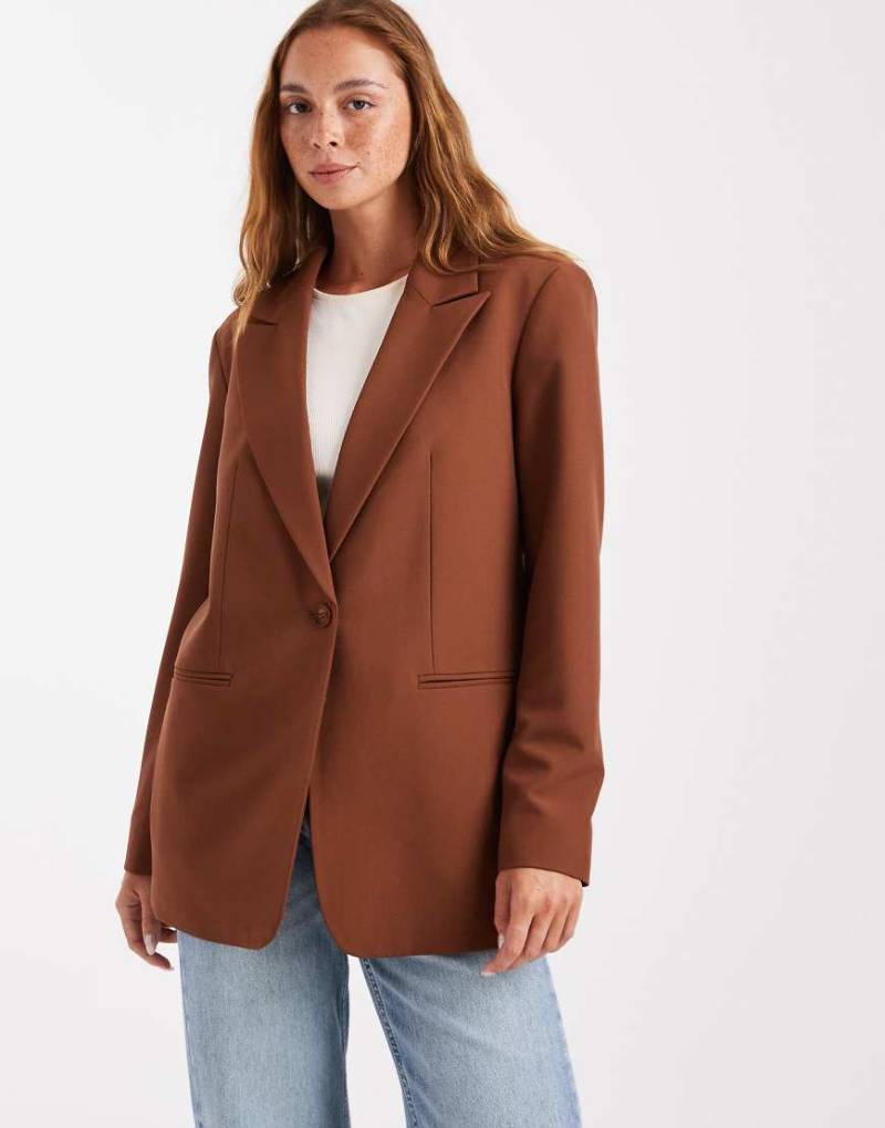 ASOS DESIGN - Eleganter Relaxed Fit Blazer in Braun-Brown von ASOS DESIGN