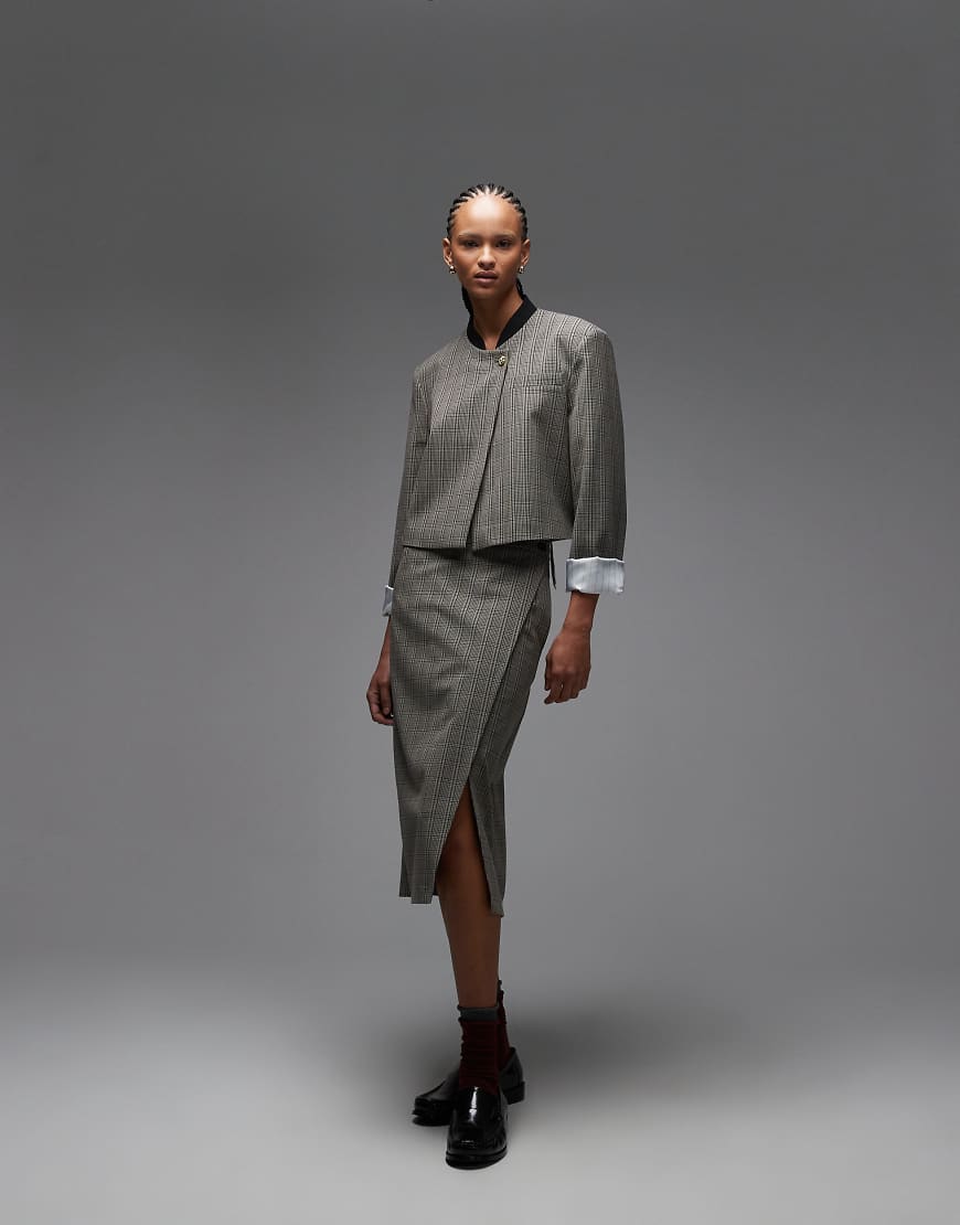 ASOS DESIGN - Eleganter Wickelrock in Blau und Grau kariert mit Doppelbund von ASOS DESIGN