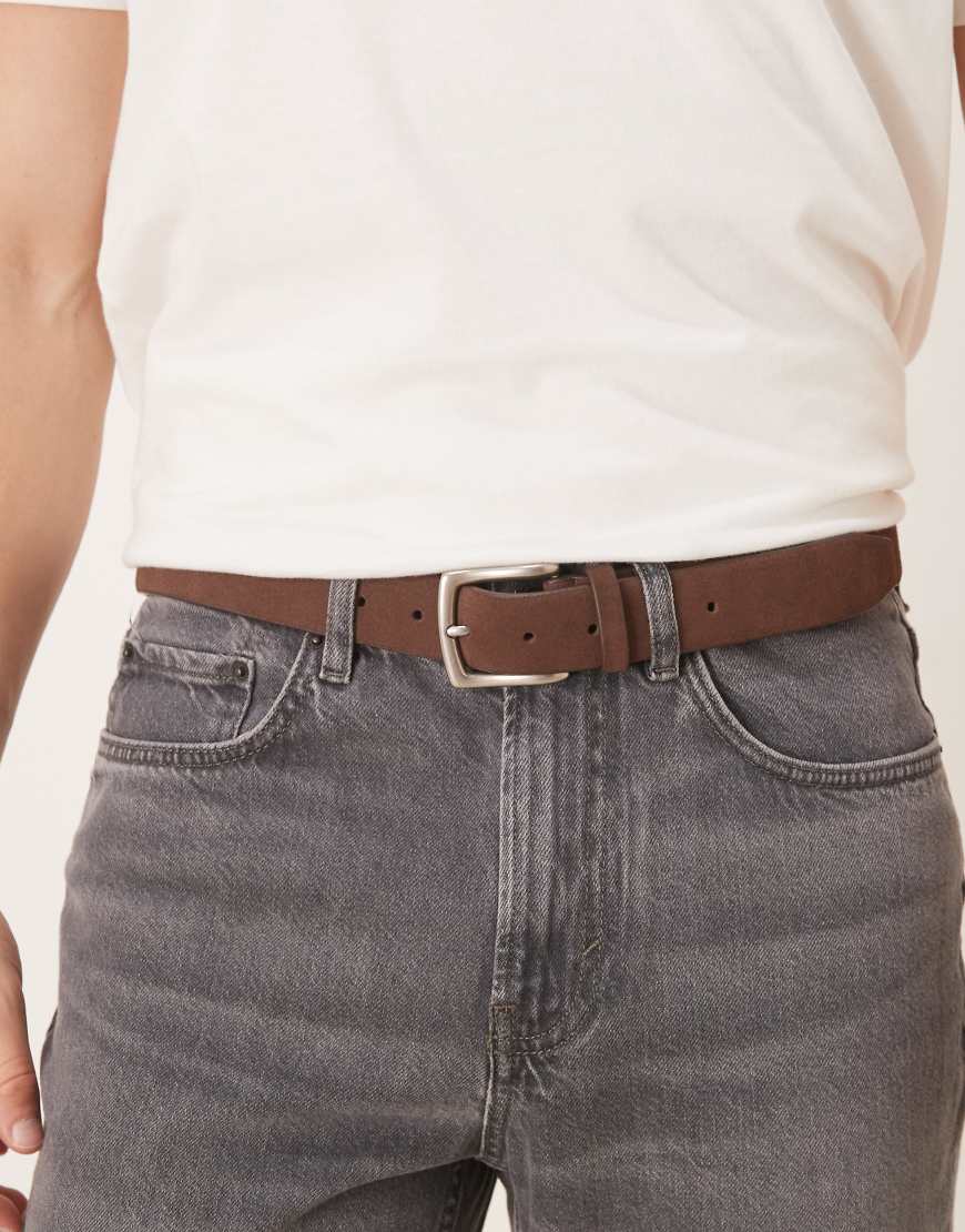 ASOS DESIGN - Eleganter Wildleder-Gürtel in Dunkelbraun mit silberfarbener Schnalle-Brown von ASOS DESIGN