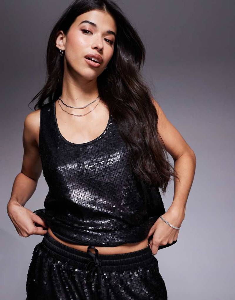 ASOS DESIGN - Elegantes, ärmelloses Pailletten-Oberteil in Schwarz, Kombiteil-Goldfarben von ASOS DESIGN