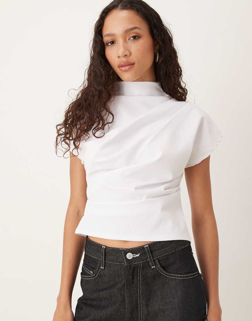 ASOS DESIGN - Elegantes, drapiertes T-Shirt in Elfenbein mit Strukturmuster-Weiß von ASOS DESIGN