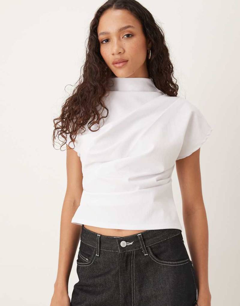 ASOS DESIGN - Elegantes, drapiertes T-Shirt in Elfenbein mit Strukturmuster-Weiß von ASOS DESIGN