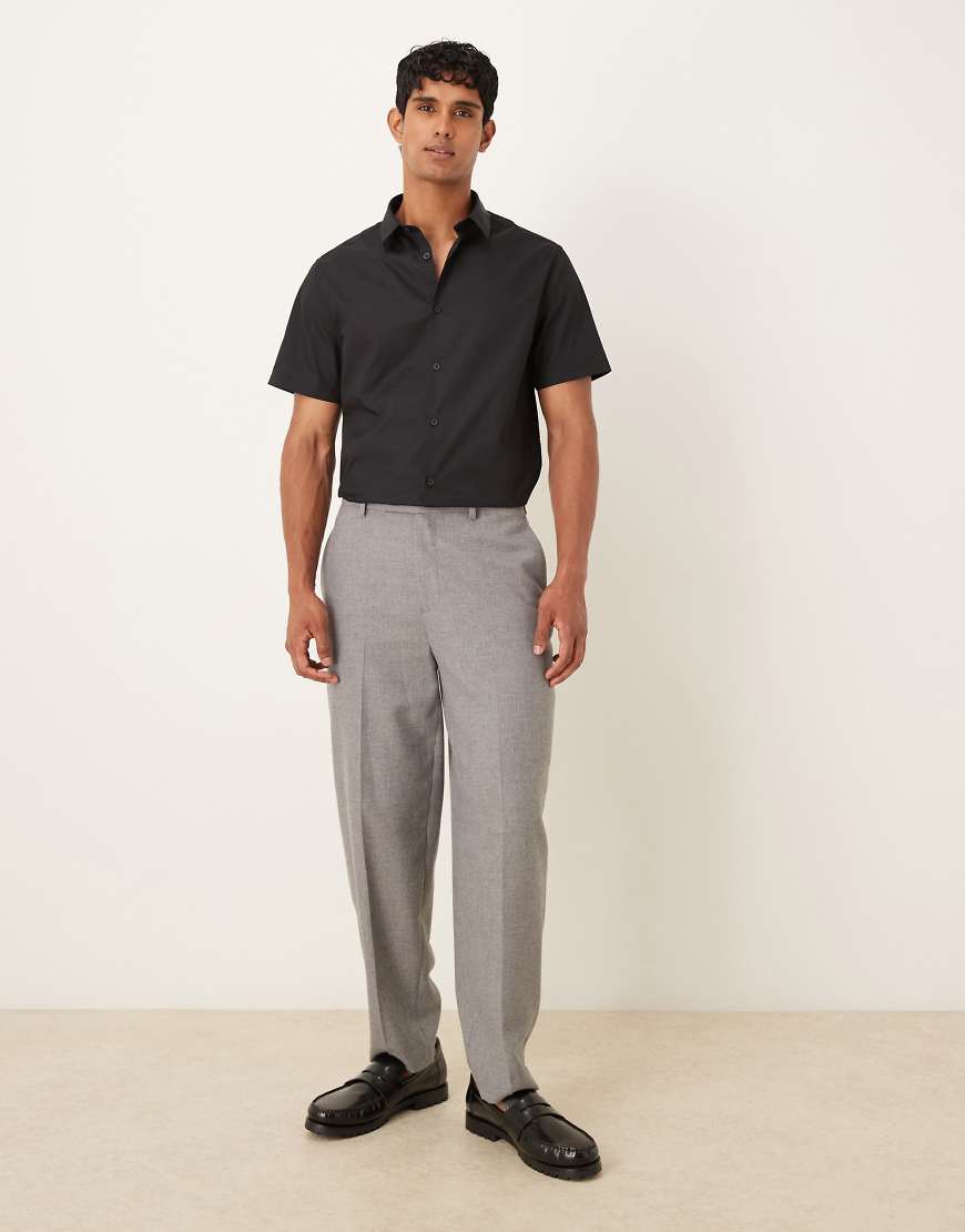 ASOS DESIGN - Elegantes, leicht zu bügelndes Popeline-Hemd in Schwarz mit normaler Passform ASOS DESIGN - Elegantes, leicht zu bügelndes Popeline-Hemd in Schwarz mit normaler Passform von ASOS DESIGN