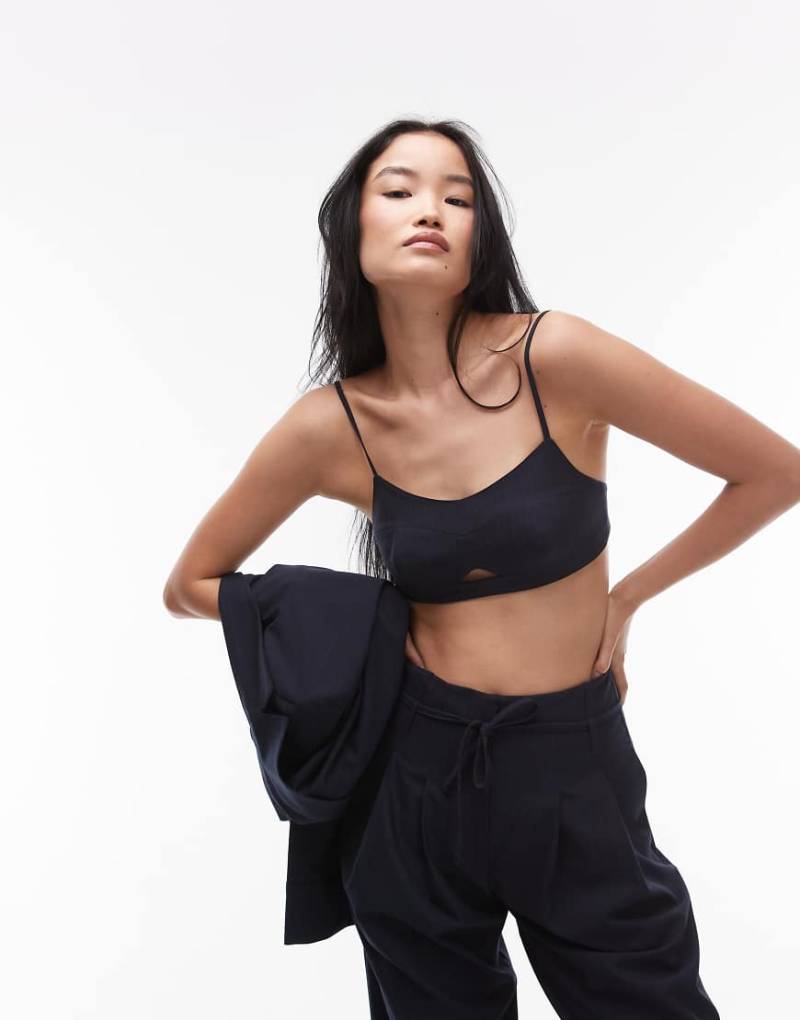 ASOS DESIGN - Elegantes Bustier in Marineblau mit Nadelstreifen-Bunt von ASOS DESIGN