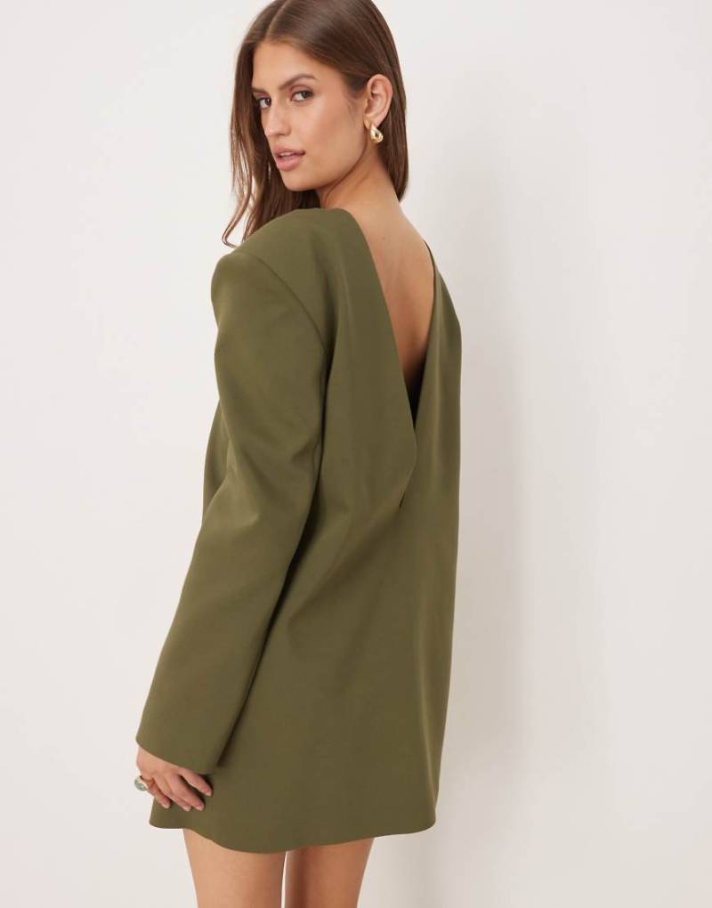 ASOS DESIGN - Elegantes Etuikleid in Oliv mit Schulterpolstern-Grün von ASOS DESIGN