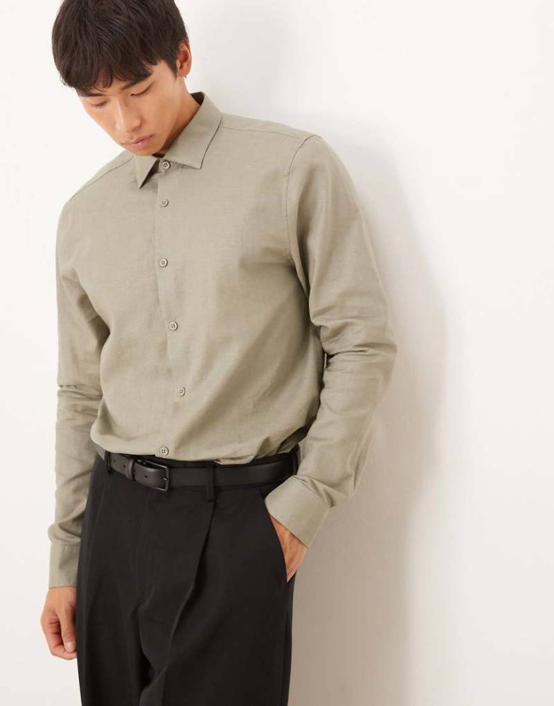 ASOS DESIGN - Elegantes Regular Fit Hemd aus Leinenmix in Khaki-Grün von ASOS DESIGN