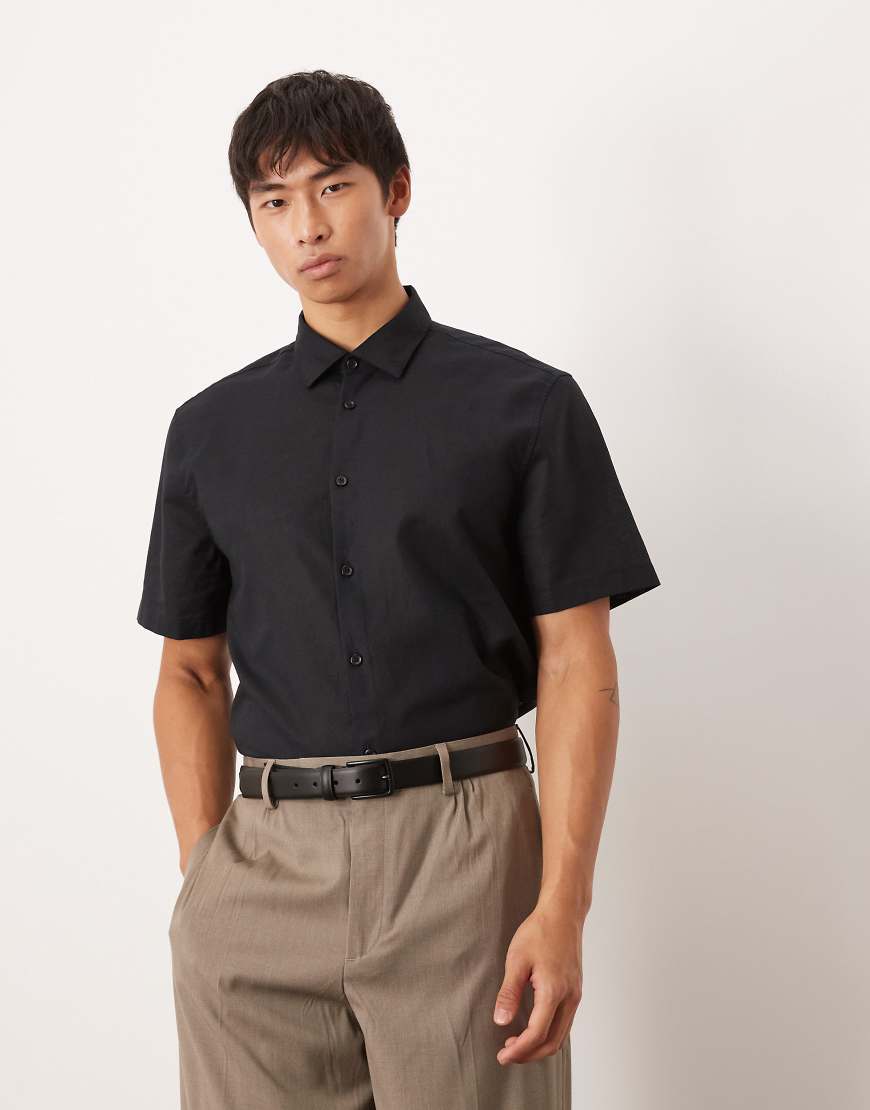 ASOS DESIGN - Elegantes Regular Fit Hemd aus Leinenmix in Schwarz von ASOS DESIGN