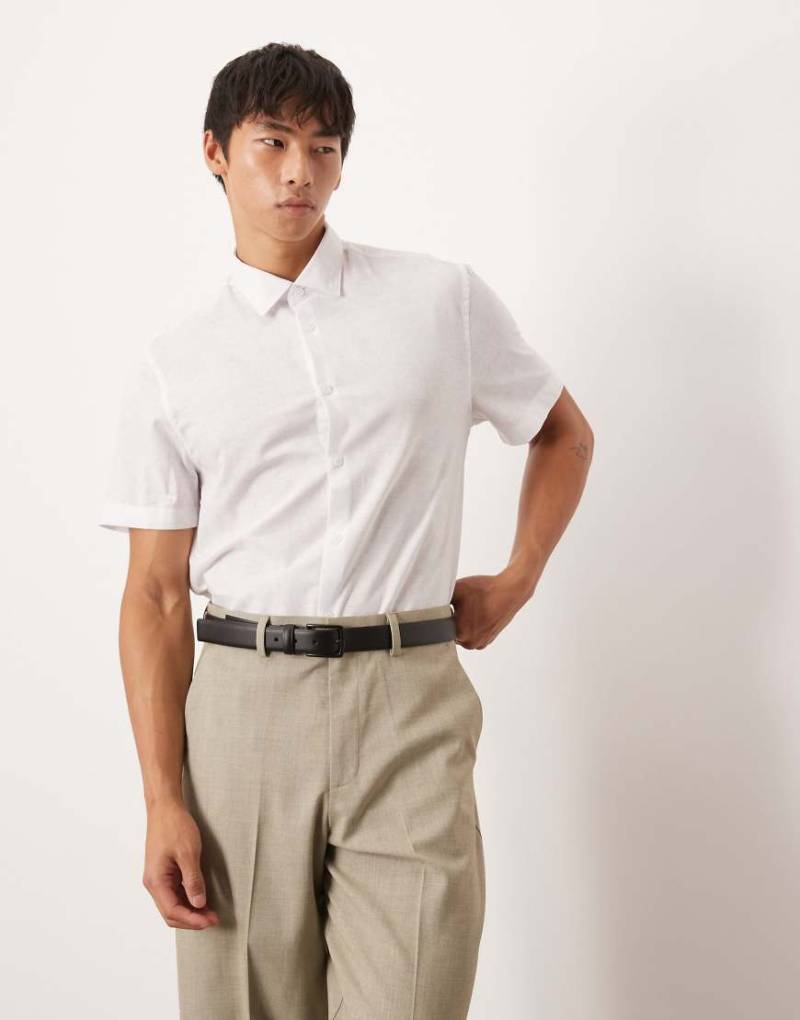 ASOS DESIGN - Elegantes Hemd aus Leinenmix in Weiß mit regulärem Schnitt von ASOS DESIGN