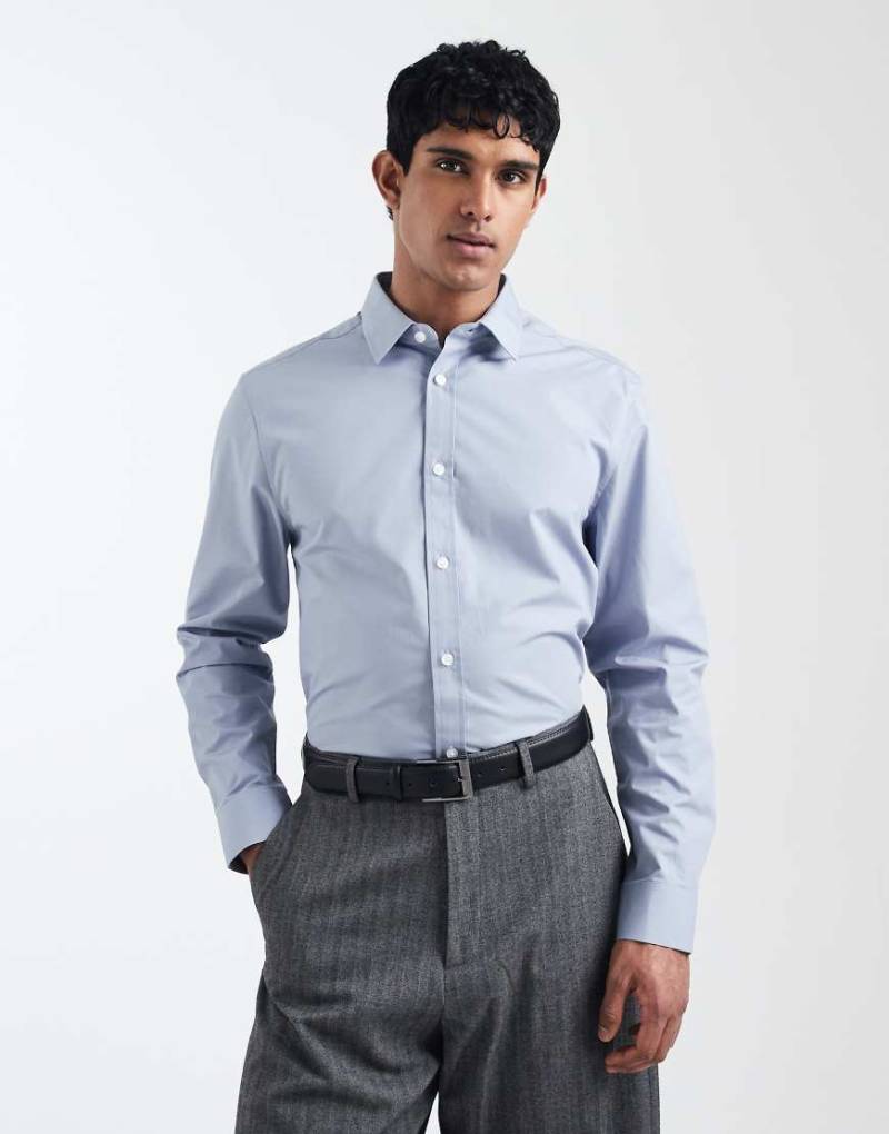 ASOS DESIGN - Elegantes Regular-Fit-Hemd aus Popeline in Hellblau von ASOS DESIGN