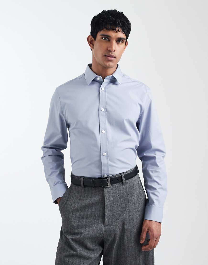 ASOS DESIGN - Elegantes Regular-Fit-Hemd aus Popeline in Hellblau von ASOS DESIGN