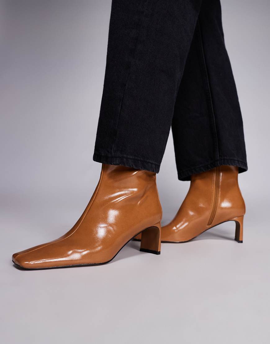 ASOS DESIGN - Eliza - Ankle Boots in Toffee mit zurückgesetztem Absatz-Brown von ASOS DESIGN