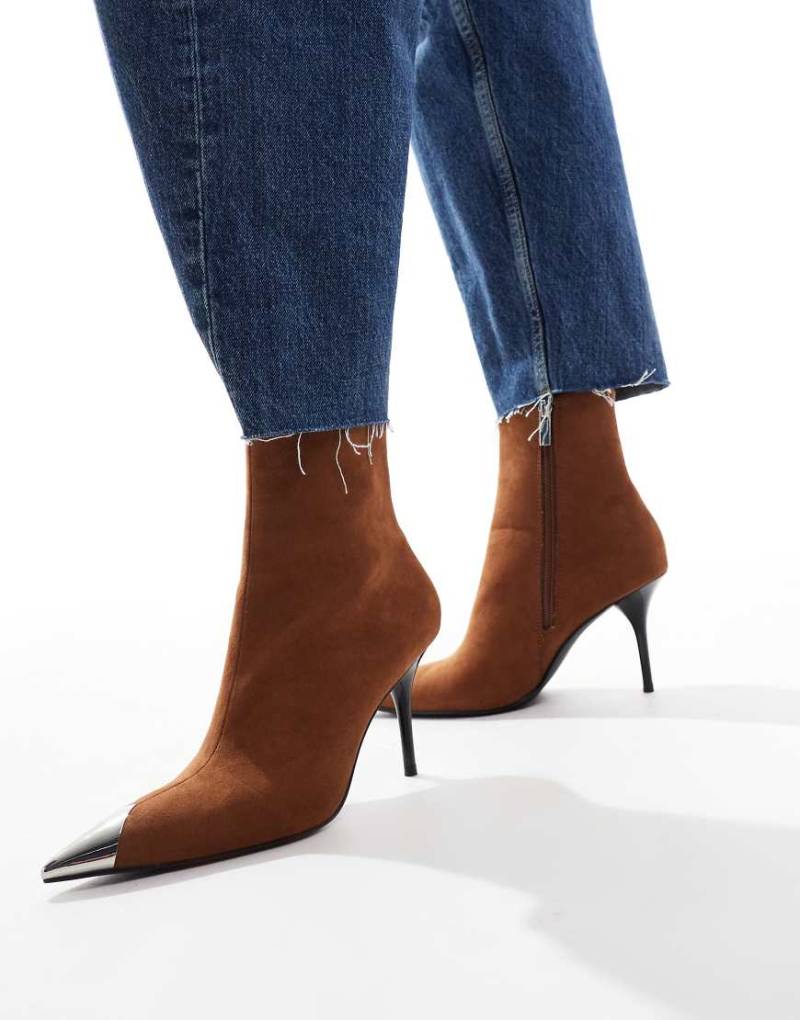 ASOS DESIGN - Ellis - Stiefel in Hellbraun mit hohem Absatz und Zehenkappe-Neutral von ASOS DESIGN