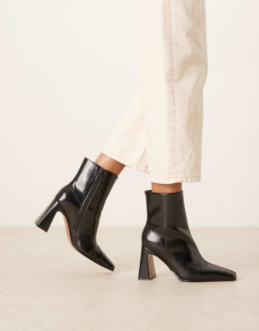ASOS DESIGN - Elodie - Absatz-Stiefel in Schwarz mit kantiger Spitze von ASOS DESIGN