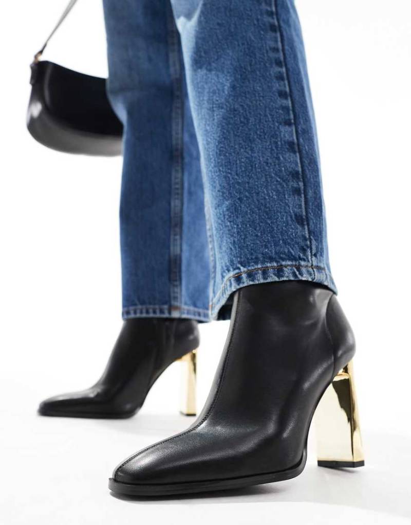ASOS DESIGN - Eloise - Hohe Stiefel in Schwarz mit Metallic-Blockabsatz-Rot von ASOS DESIGN