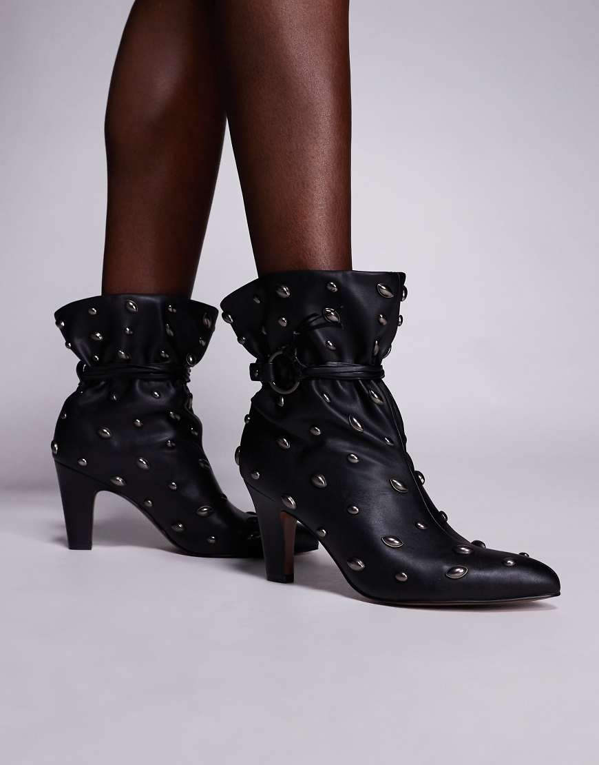 ASOS DESIGN - Emil - Mit Nieten besetzte Ankle-Boots in Schwarz mit Detail im Paperbag-Stil und Absatz von ASOS DESIGN
