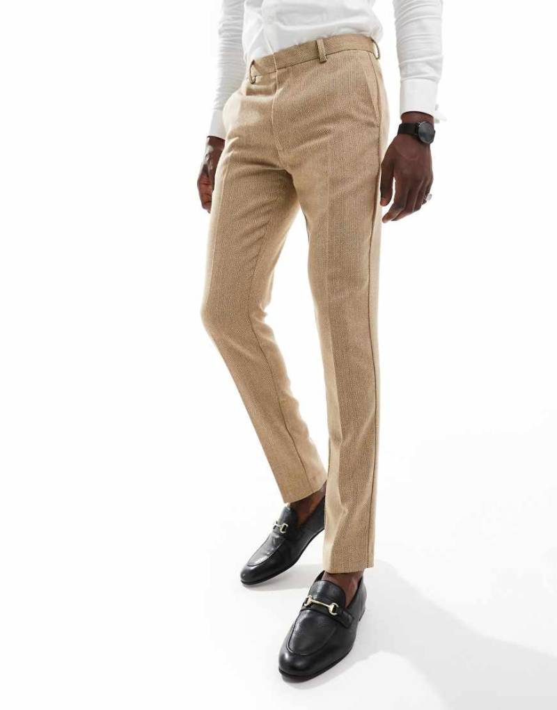 ASOS DESIGN - Eng geschnittene Anzughose aus Wollmix mit Panamabindung in Karamell-Neutral von ASOS DESIGN
