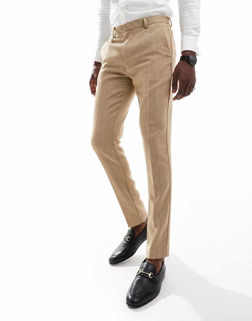 ASOS DESIGN - Eng geschnittene Anzughose aus Wollmix mit Panamabindung in Karamell-Neutral von ASOS DESIGN