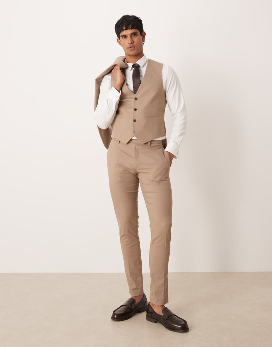 ASOS DESIGN - Eng geschnittene Anzughose in Steinbeige mit Fischgrätmuster-Neutral von ASOS DESIGN