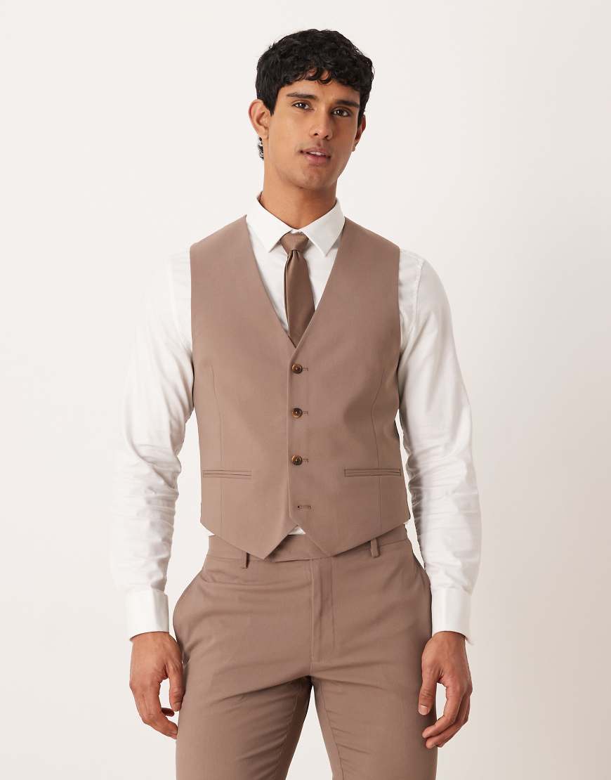 ASOS DESIGN - Eng geschnittene Anzugweste in Braun-Brown von ASOS DESIGN