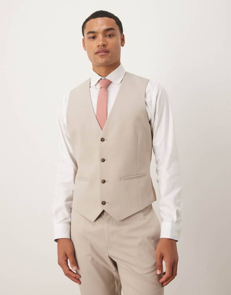 ASOS DESIGN - Eng geschnittene Anzugweste in Ecru-Weiß ASOS DESIGN - Eng geschnittene Anzugweste in Ecru-Weiß von ASOS DESIGN