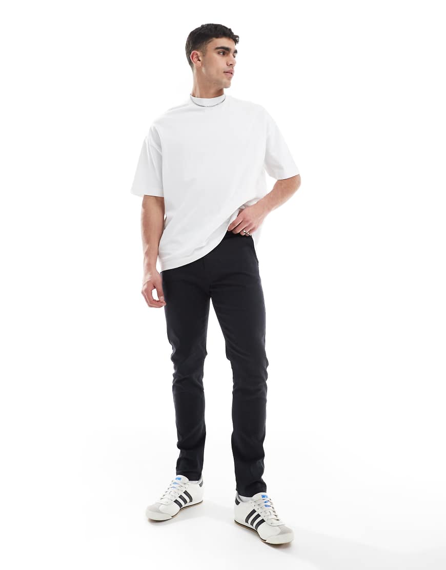 ASOS DESIGN - Enge Chinohose in Schwarz ASOS DESIGN - Enge Chinohose in Schwarz von ASOS DESIGN