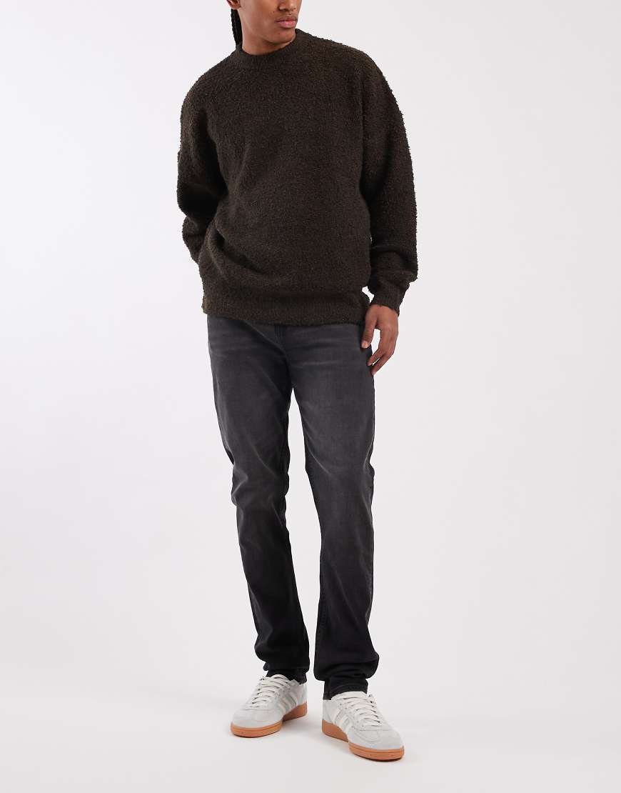 ASOS DESIGN - Eng geschnittene Jeans in schwarzer Waschung von ASOS DESIGN