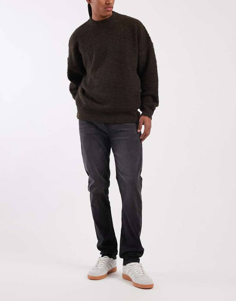 ASOS DESIGN - Eng geschnittene Jeans in schwarzer Waschung von ASOS DESIGN