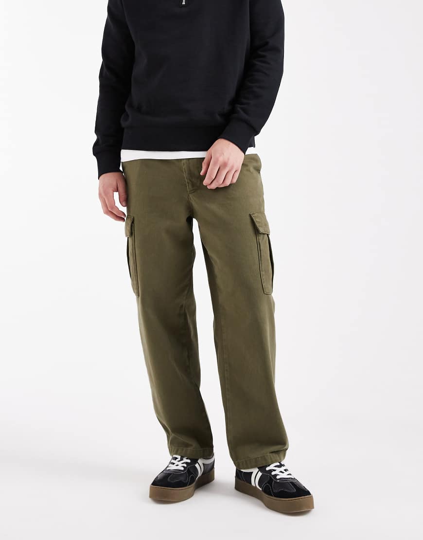ASOS DESIGN - Eng zulaufende Relaxed-Fit-Cargohose in Khaki-Grün von ASOS DESIGN