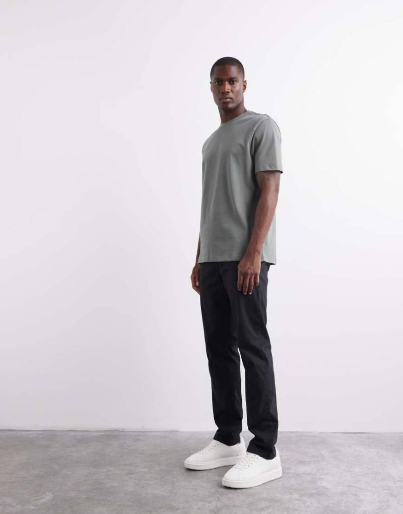 ASOS DESIGN - Enge, schwarze Chinos von ASOS DESIGN