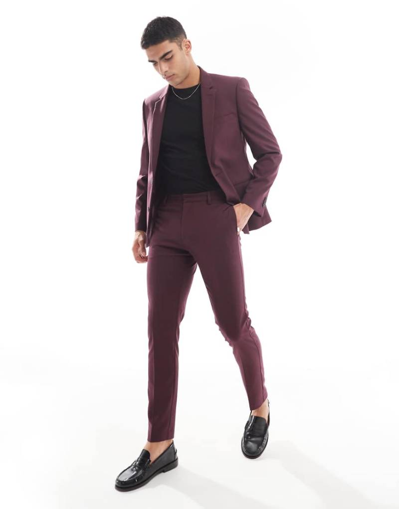 ASOS DESIGN - Enge Anzughose in Burgunderrot von ASOS DESIGN