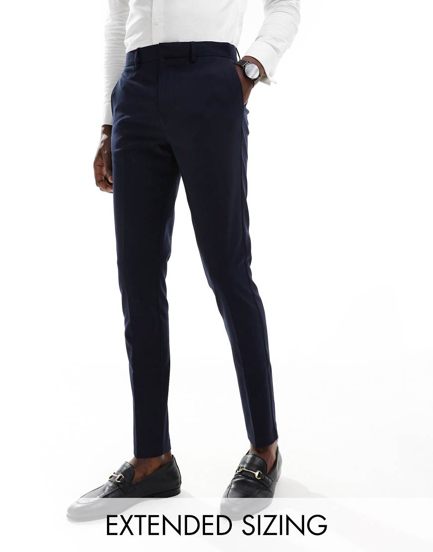 ASOS DESIGN - Enge Anzughose in Marineblau ASOS DESIGN - Enge Anzughose in Marineblau von ASOS DESIGN