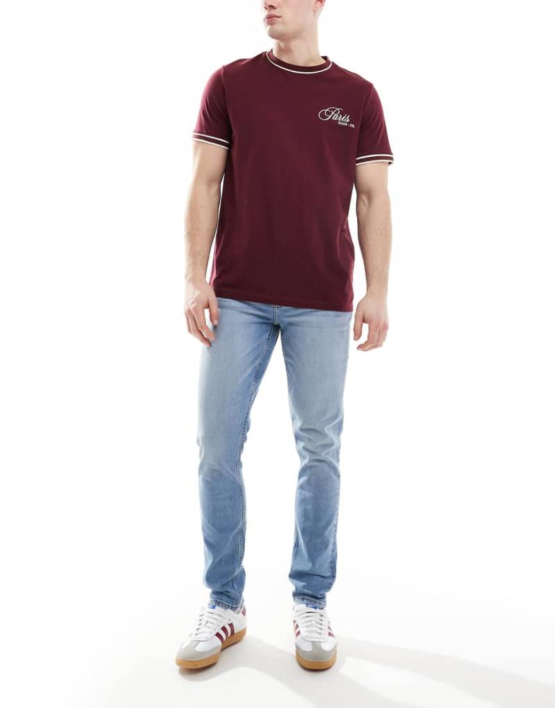 ASOS DESIGN - Enge Jeans in verwaschenem Mittelblau von ASOS DESIGN
