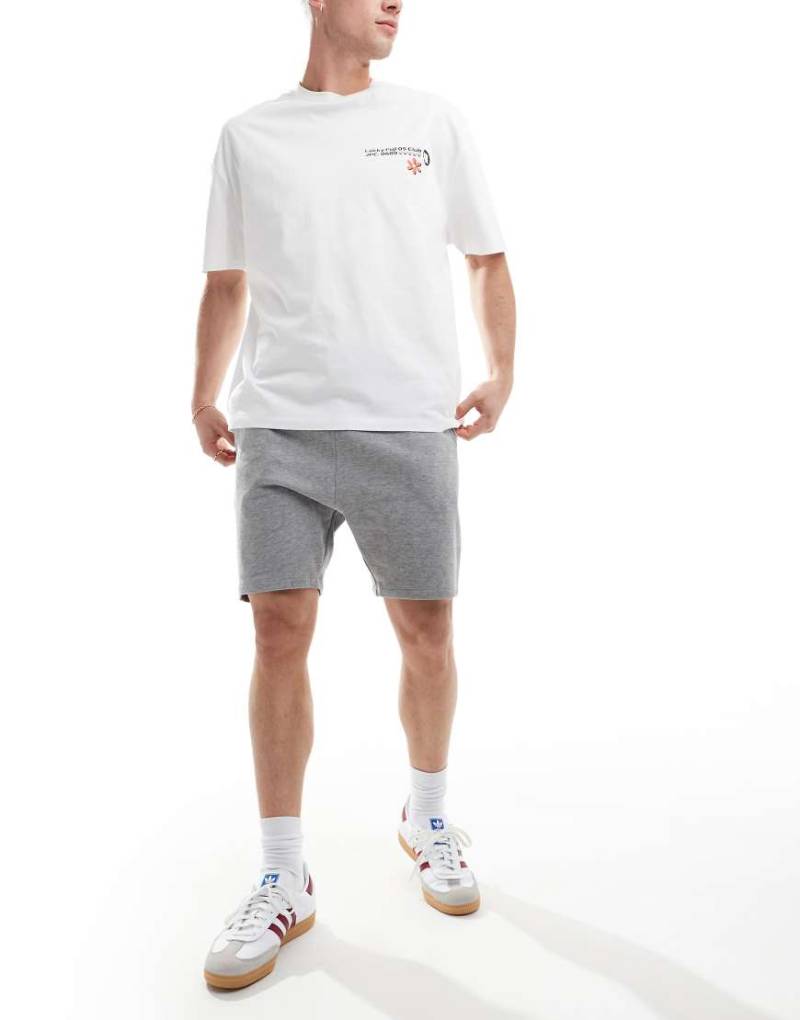 ASOS DESIGN - Enge Shorts in Grau-Neutral von ASOS DESIGN