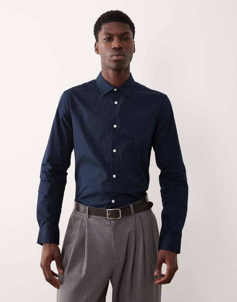 ASOS DESIGN - Enges Popelin-Hemd in Marineblau von ASOS DESIGN