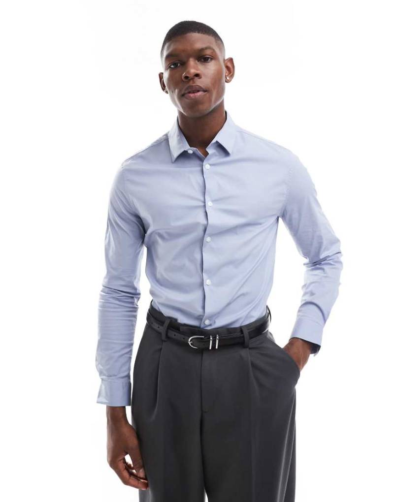 ASOS DESIGN - Enges Popeline-Hemd in Blau von ASOS DESIGN